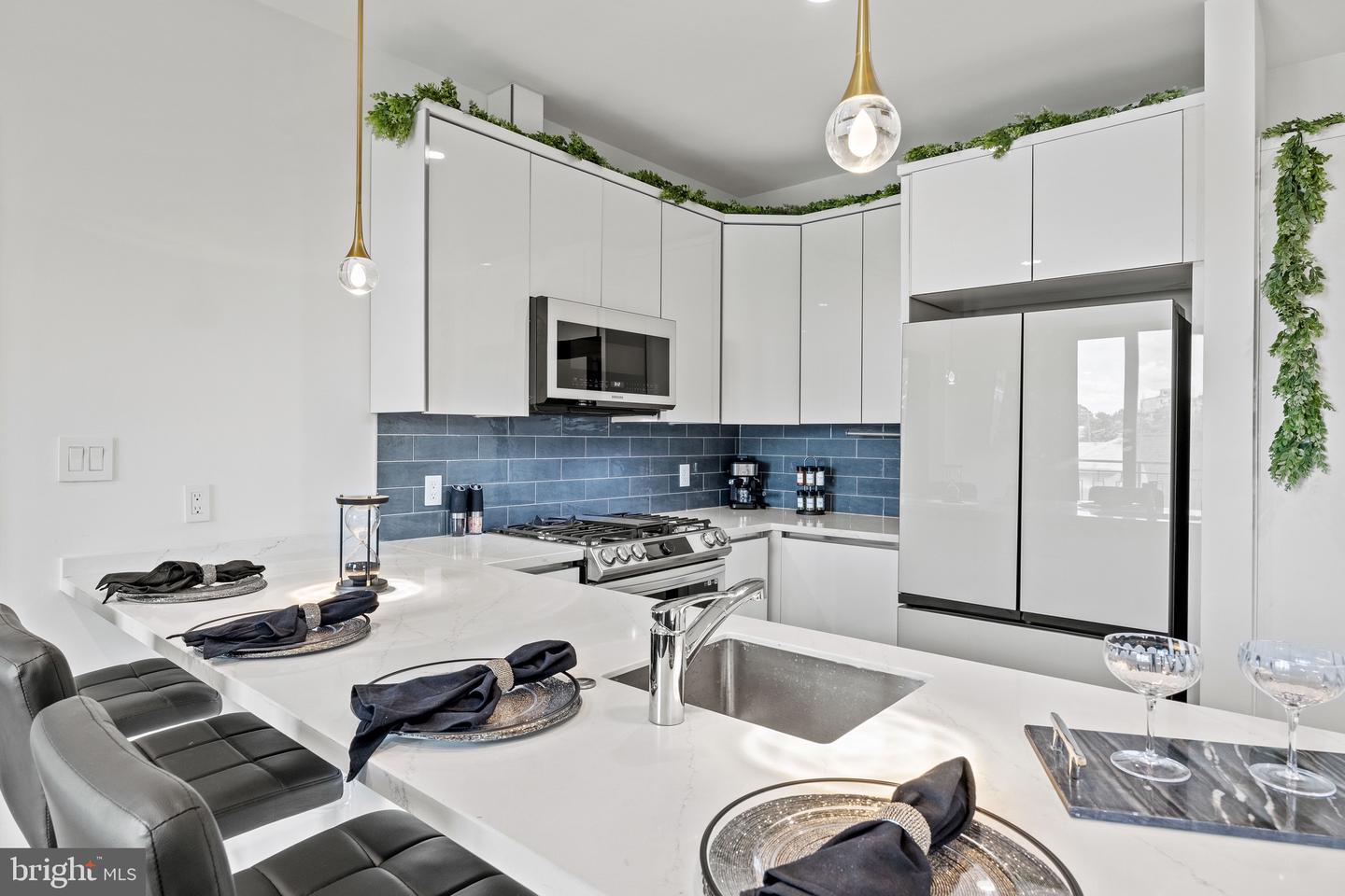 Property Photo:  1002 Rhode Island Avenue NE 8  DC 20018 