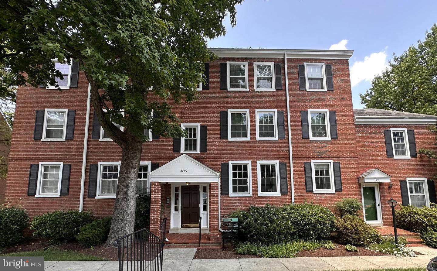 Property Photo: 2802 S Columbus Street B2 VA 22206