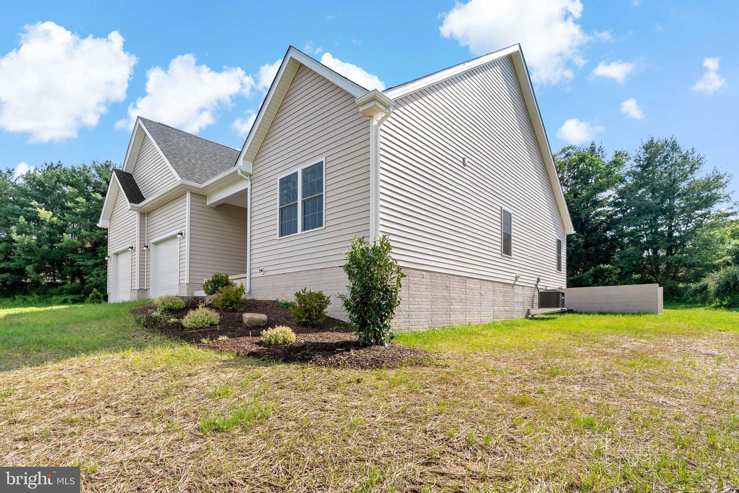 Property Photo: 40 Mdg WV 25411