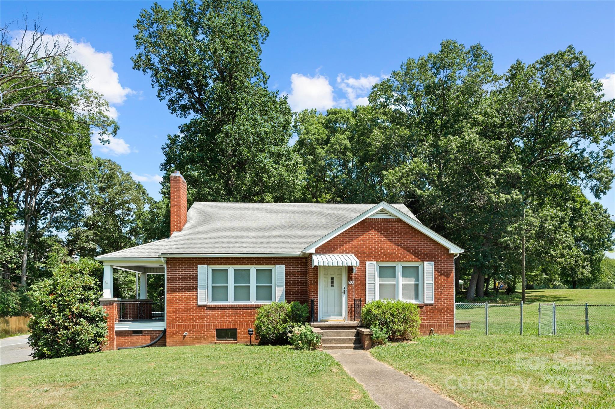 Property Photo: 888 Monte Vista Road NC 28715
