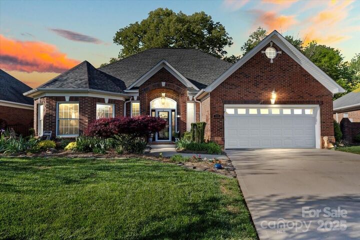 Property Photo:  1511 Elkhart Circle  NC 28054 