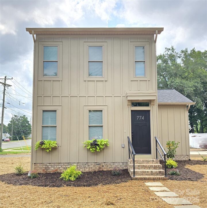 Property Photo: 774 8th Street NE NC 28601