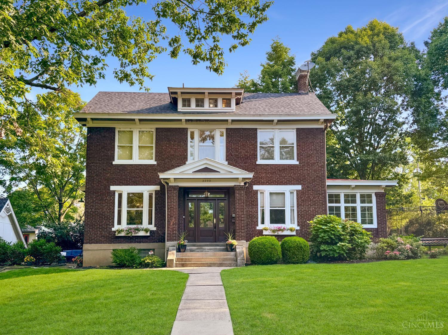 Property Photo:  3290 Observatory Avenue  OH 45208 