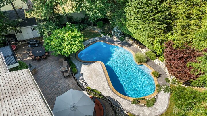 Property Photo:  7 Lorraine Court  NJ 08816 