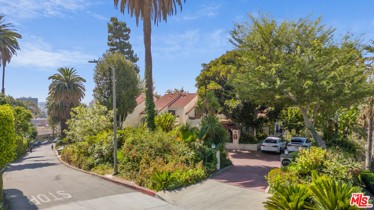 Property Photo: 1979 Grace Ave CA 90068