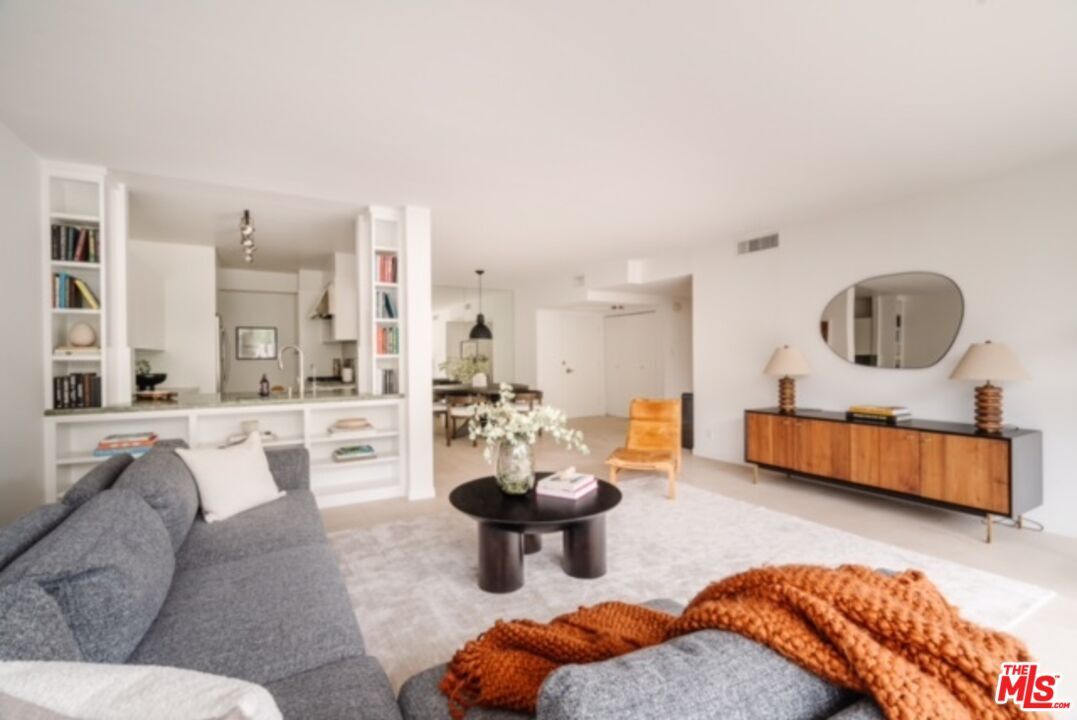 8787 Shoreham Dr  West Hollywood CA 90069 photo