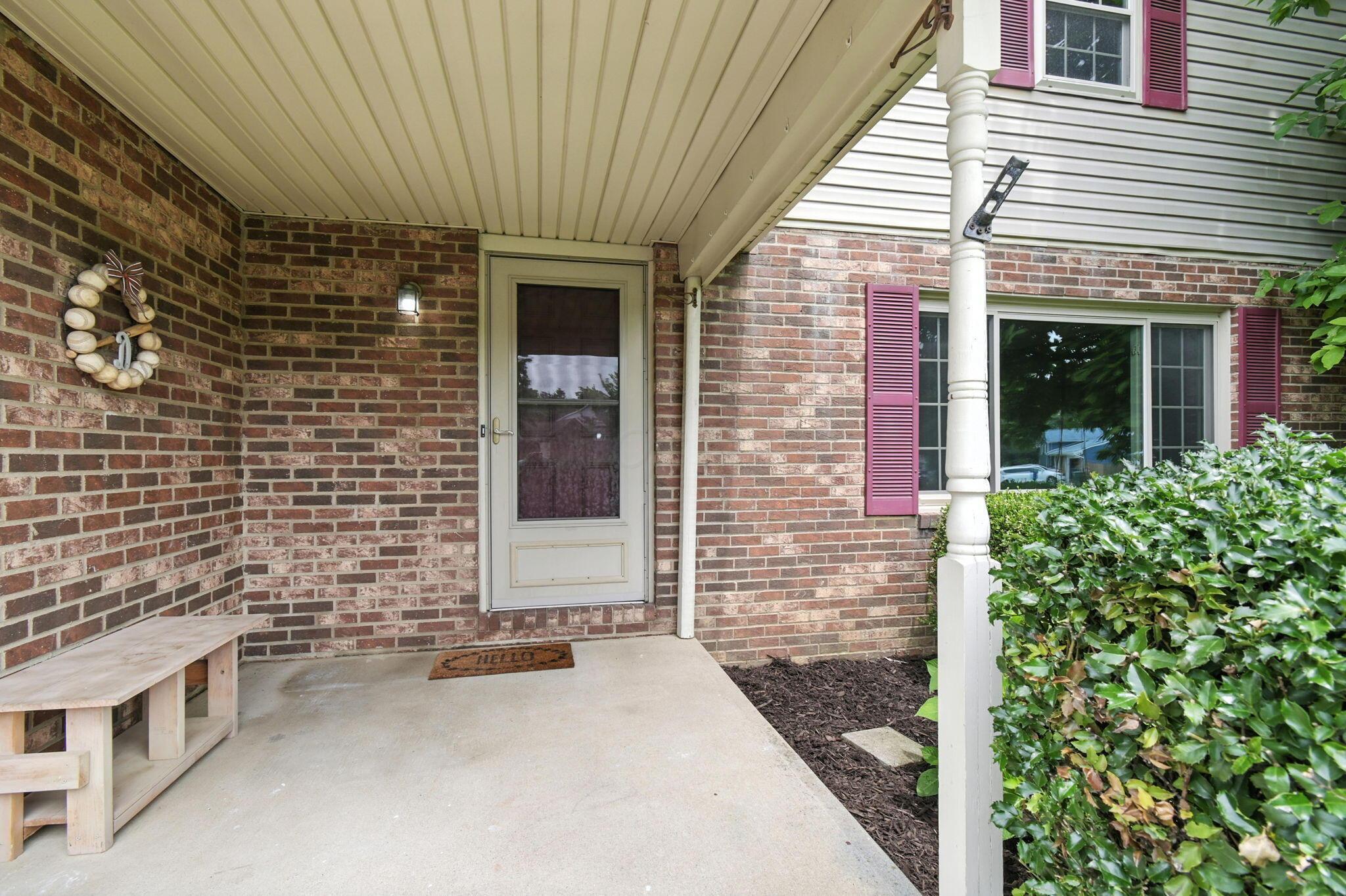 Property Photo: 2036 Queensbridge Drive OH 43235