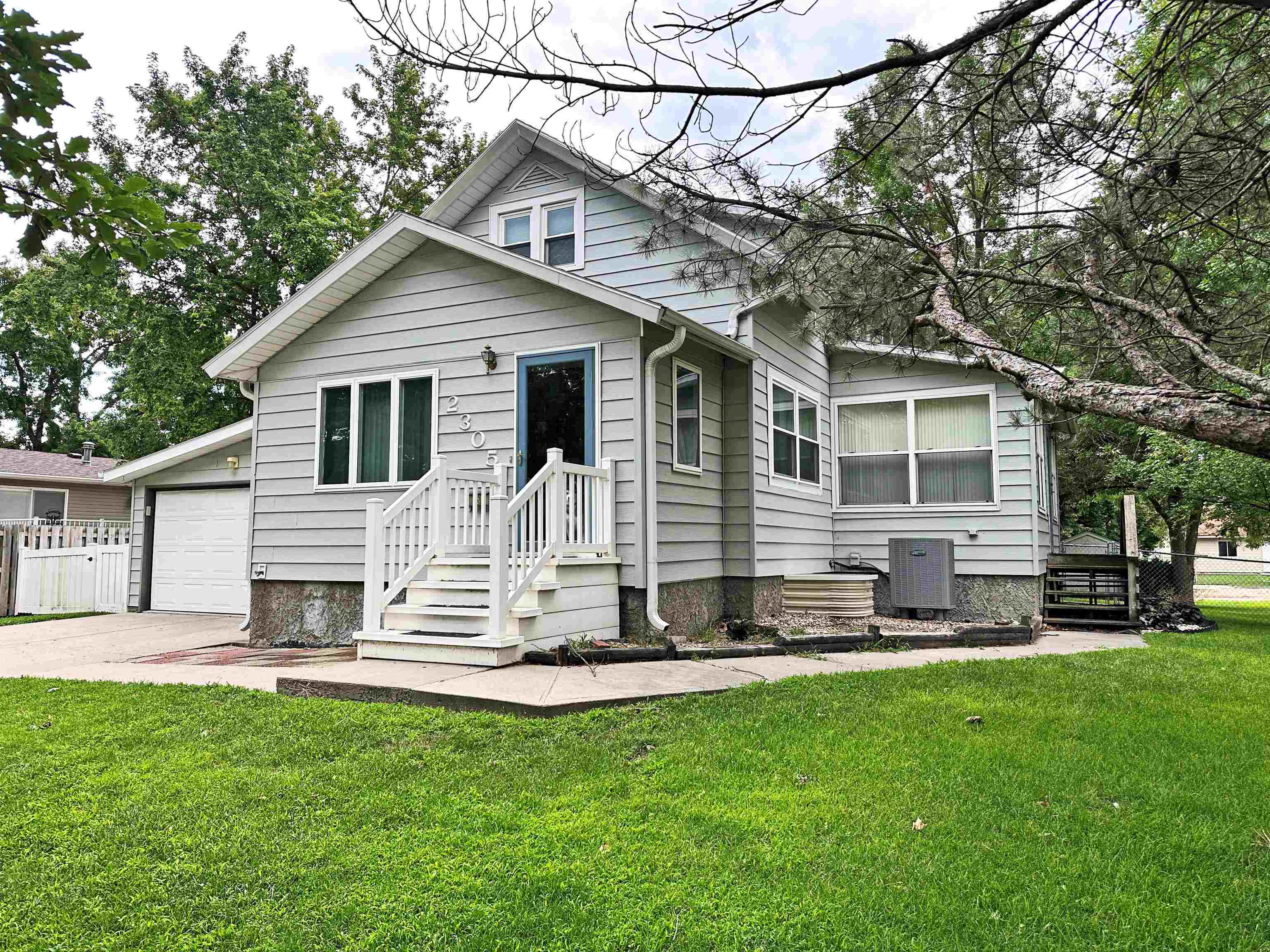 Property Photo: 2305 6th Street NE 68601
