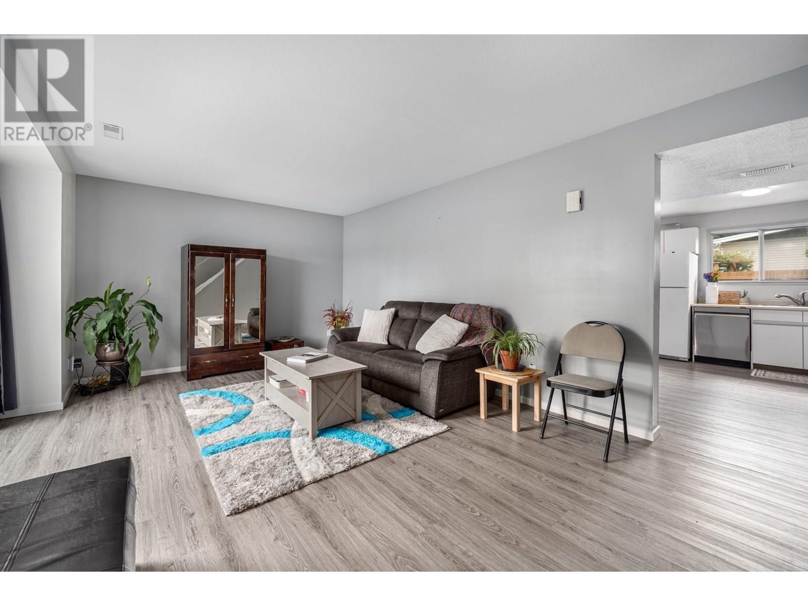Property Photo: 1009 Southill Street BC V2B 5M4
