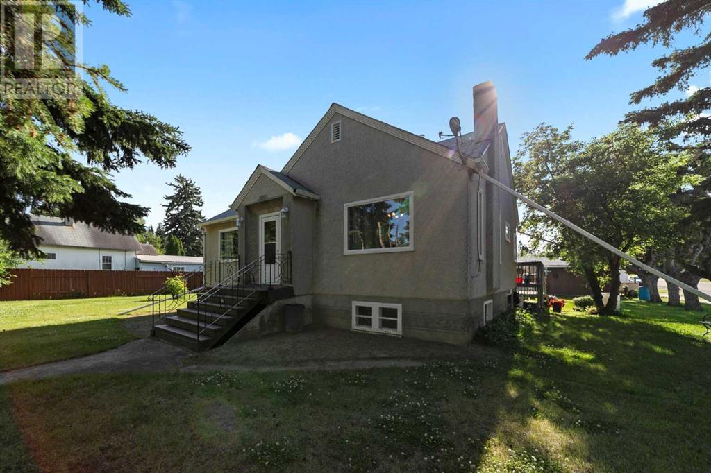 Property Photo:  4832 51 Street  AB T0B 2G0 