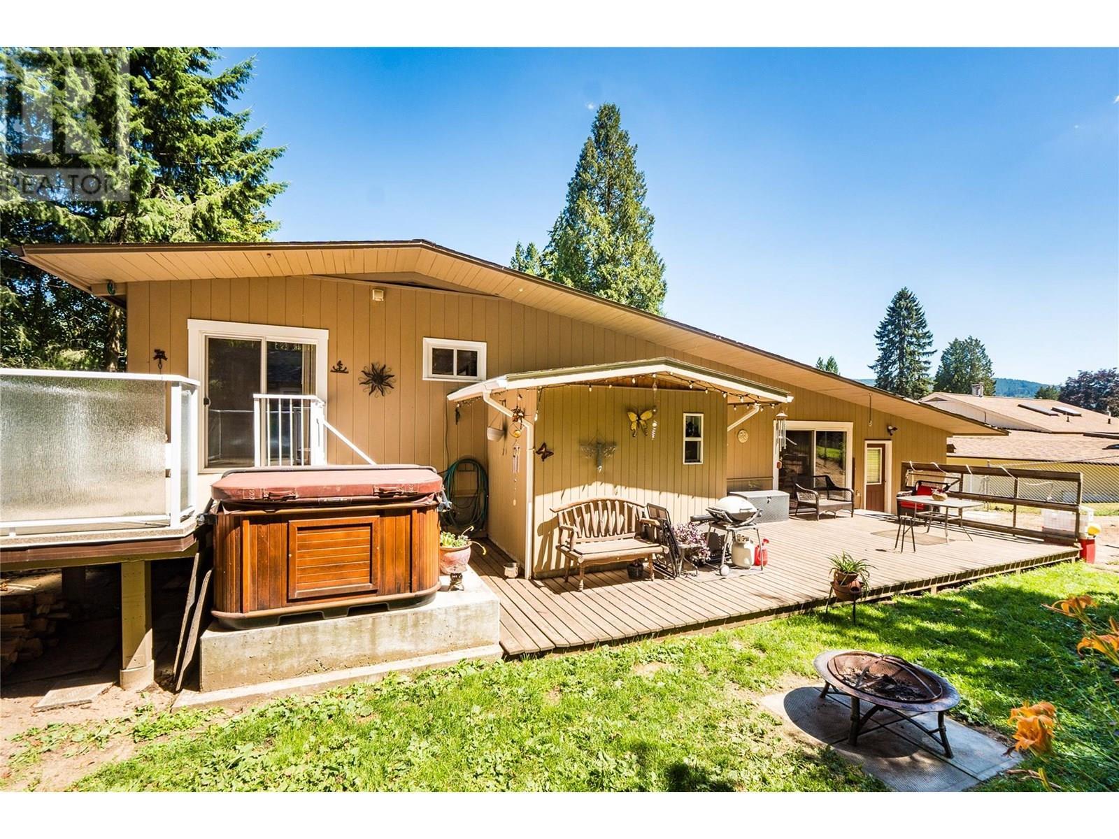 Property Photo: 2604 10th Avenue BC V1N 3A2