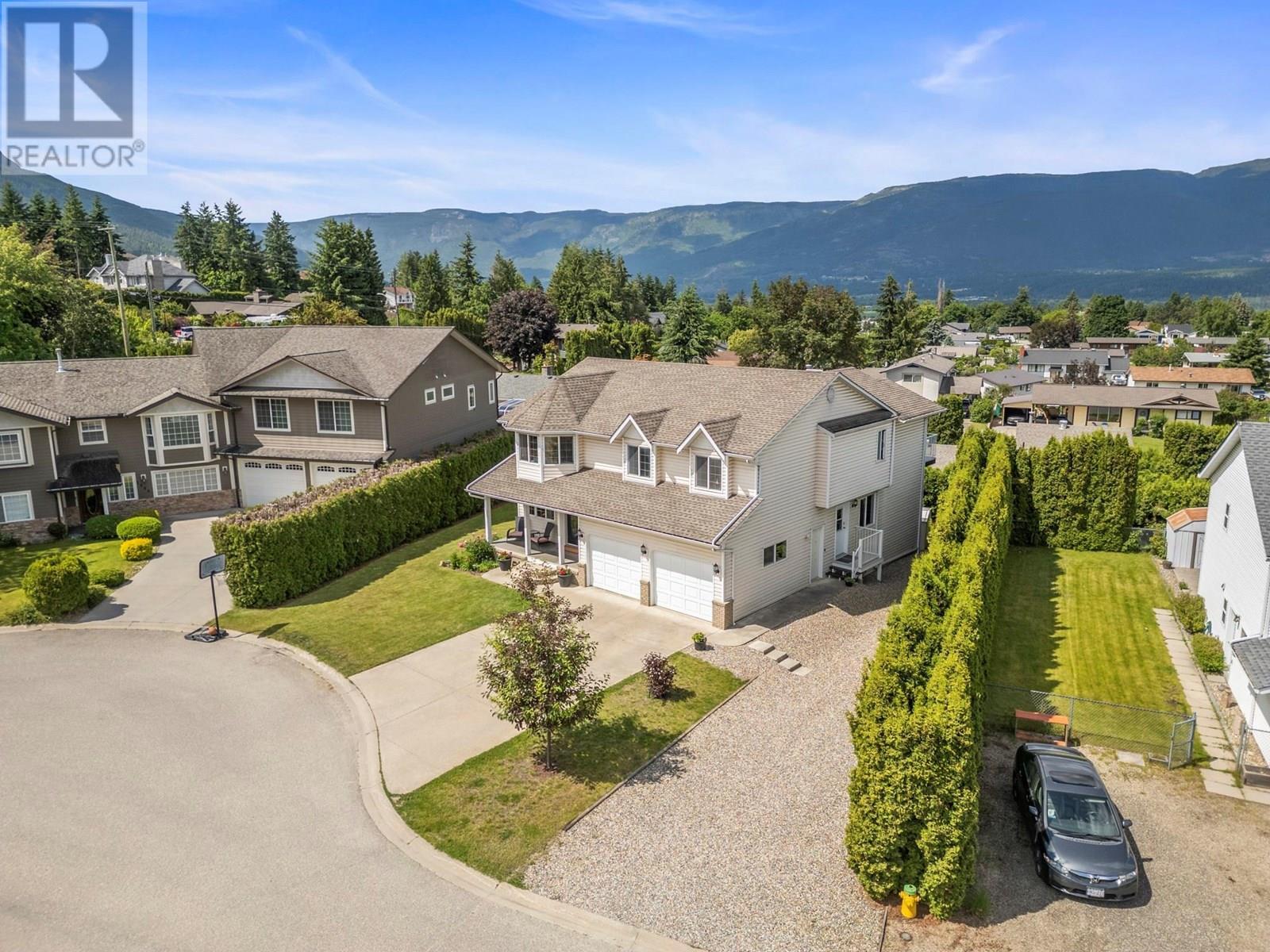 Photo de la propriété: 1960 2 Avenue Northeast BC V1E 1M3