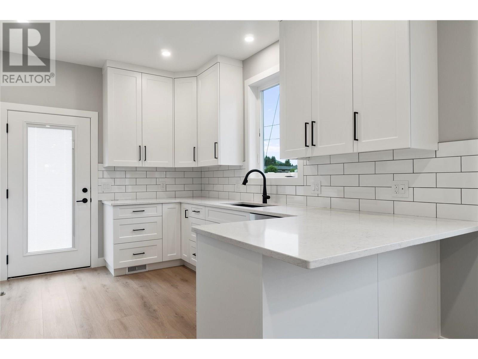 Photo de la propriété:  1330 10 Street Southwest 14  BC V1E 1T2 