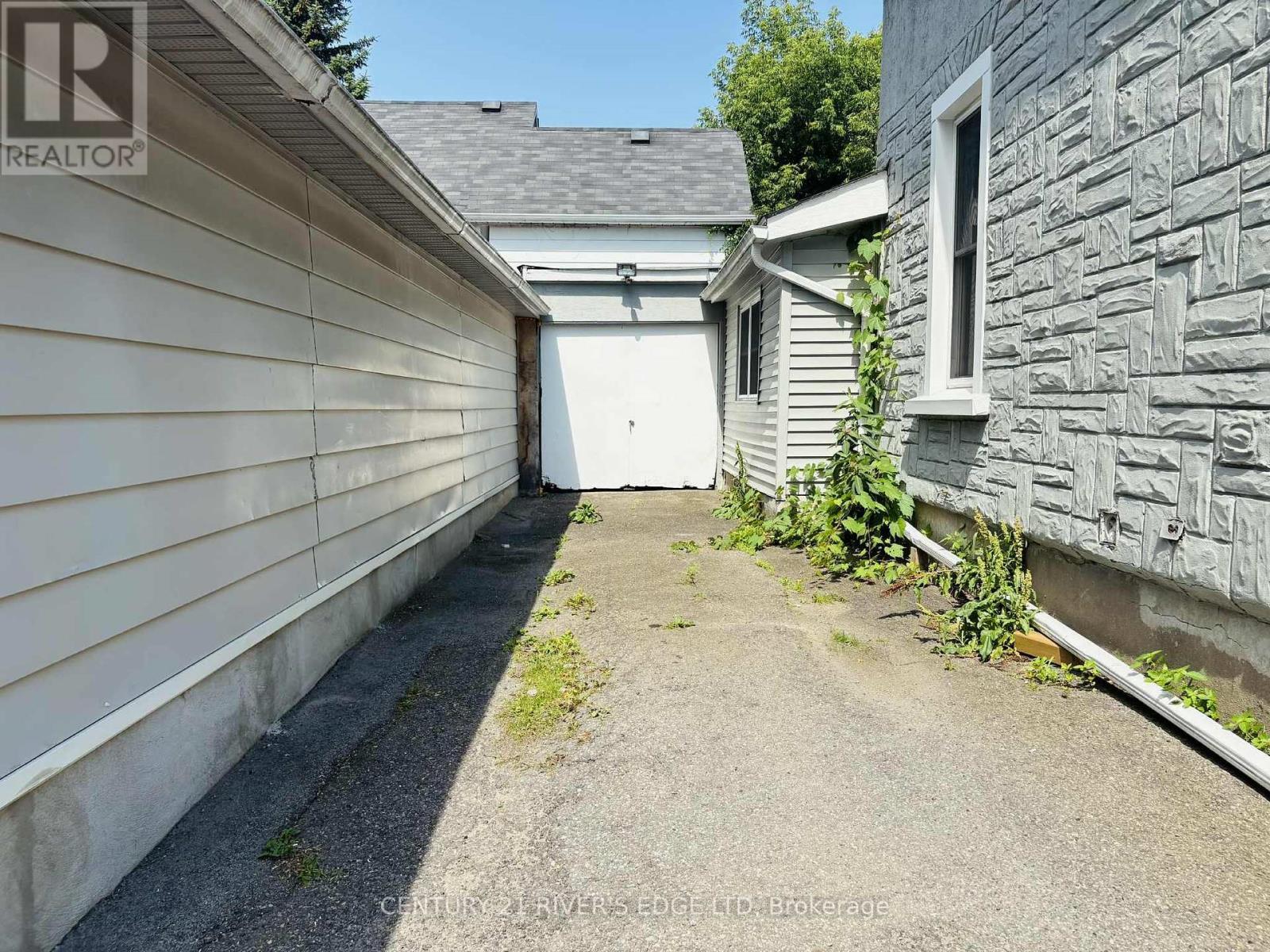 Property Photo: 107 Bethune Street ON K6V 2E5
