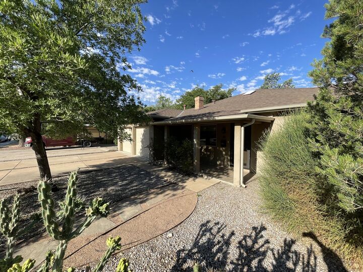 Property Photo:  325 Sierra Place NE  NM 87108 
