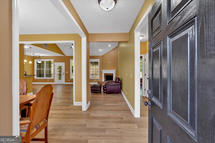 Property Photo:  125 Thornwood Drive SW  GA 30165