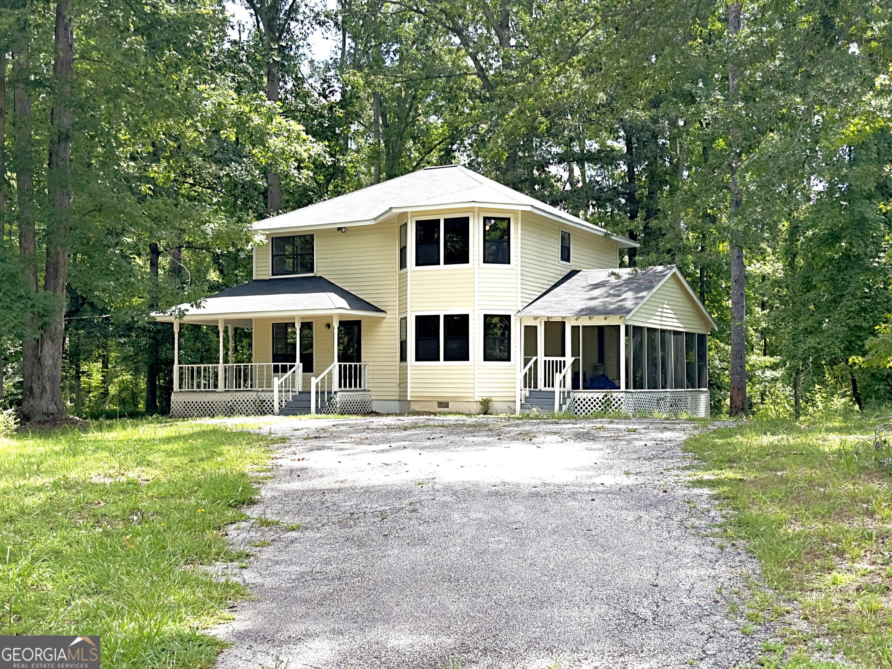 Property Photo: 112 Woodhollow Drive GA 30223
