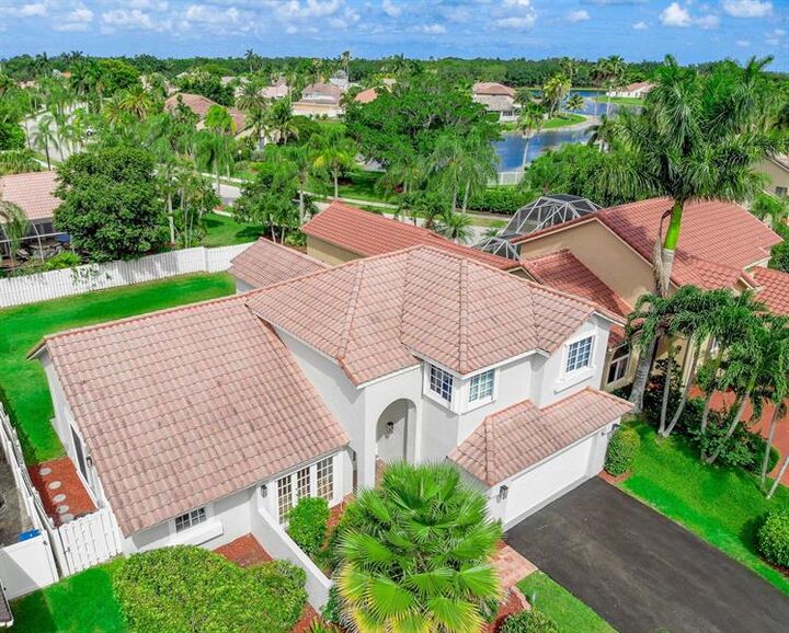 Property Photo: 1080 Spyglass FL 33326