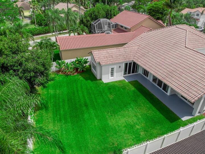 Property Photo: 1080 Spyglass FL 33326