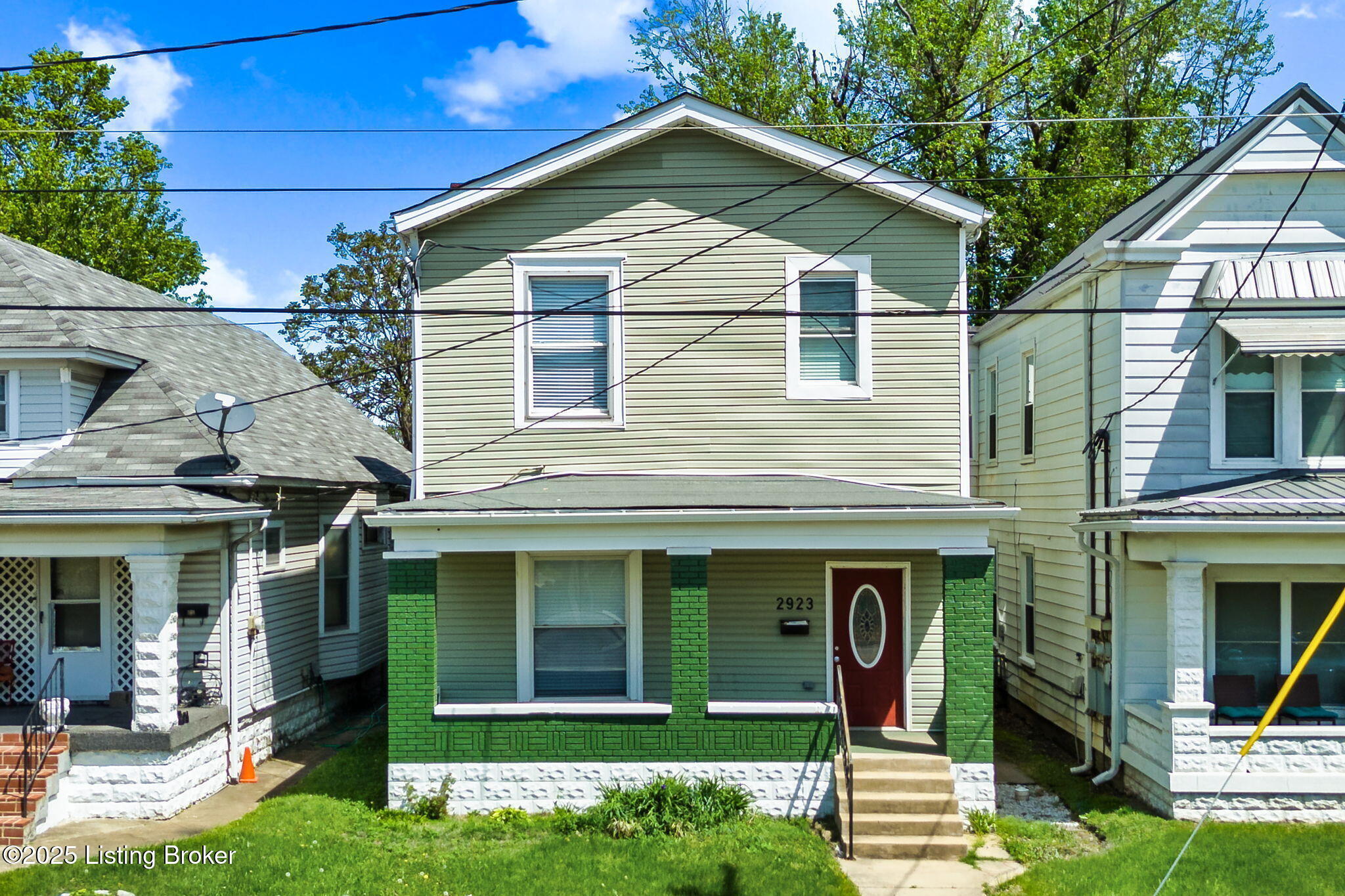 Property Photo: 2923 W Market St KY 40212