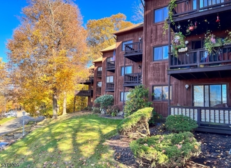 5 Davos Dr 8  Vernon Twp. NJ 07462 photo