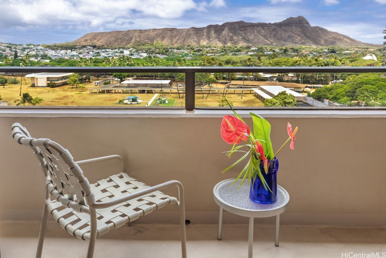 Property Photo:  229 Paoakalani Avenue 1014  HI 96815 
