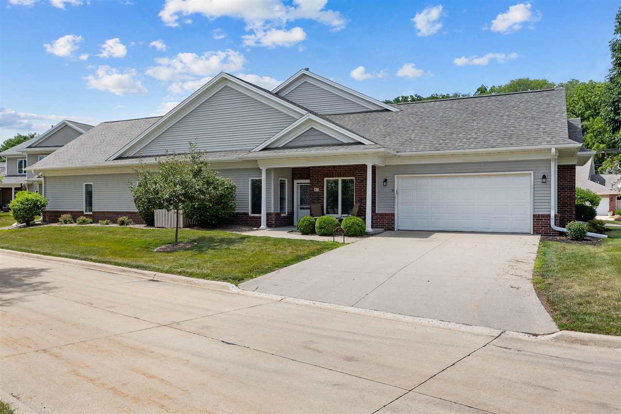 Property Photo: 47 Colwyn Ct IA 52246