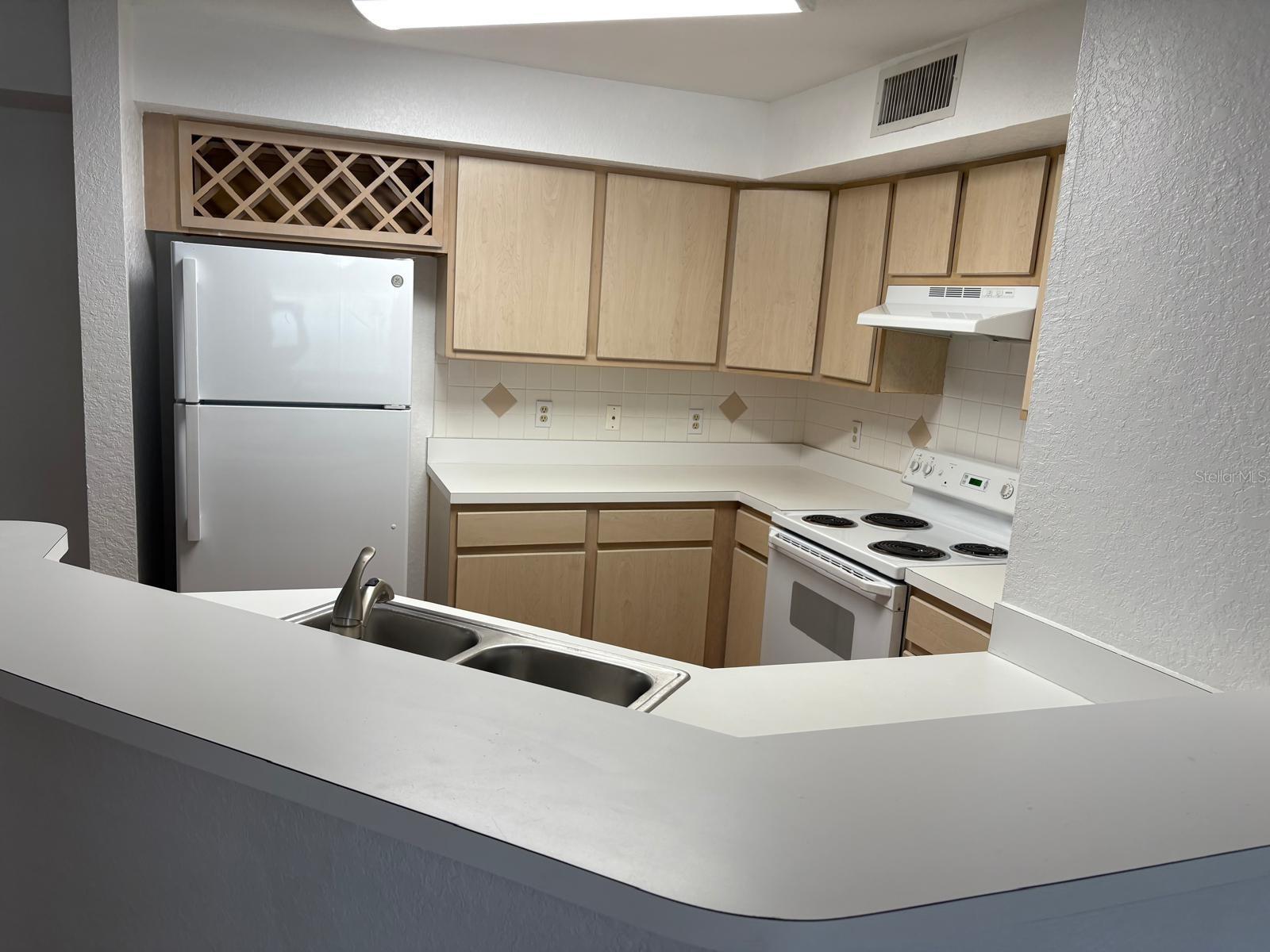 Property Photo: 820 Camargo Way 203 FL 32714