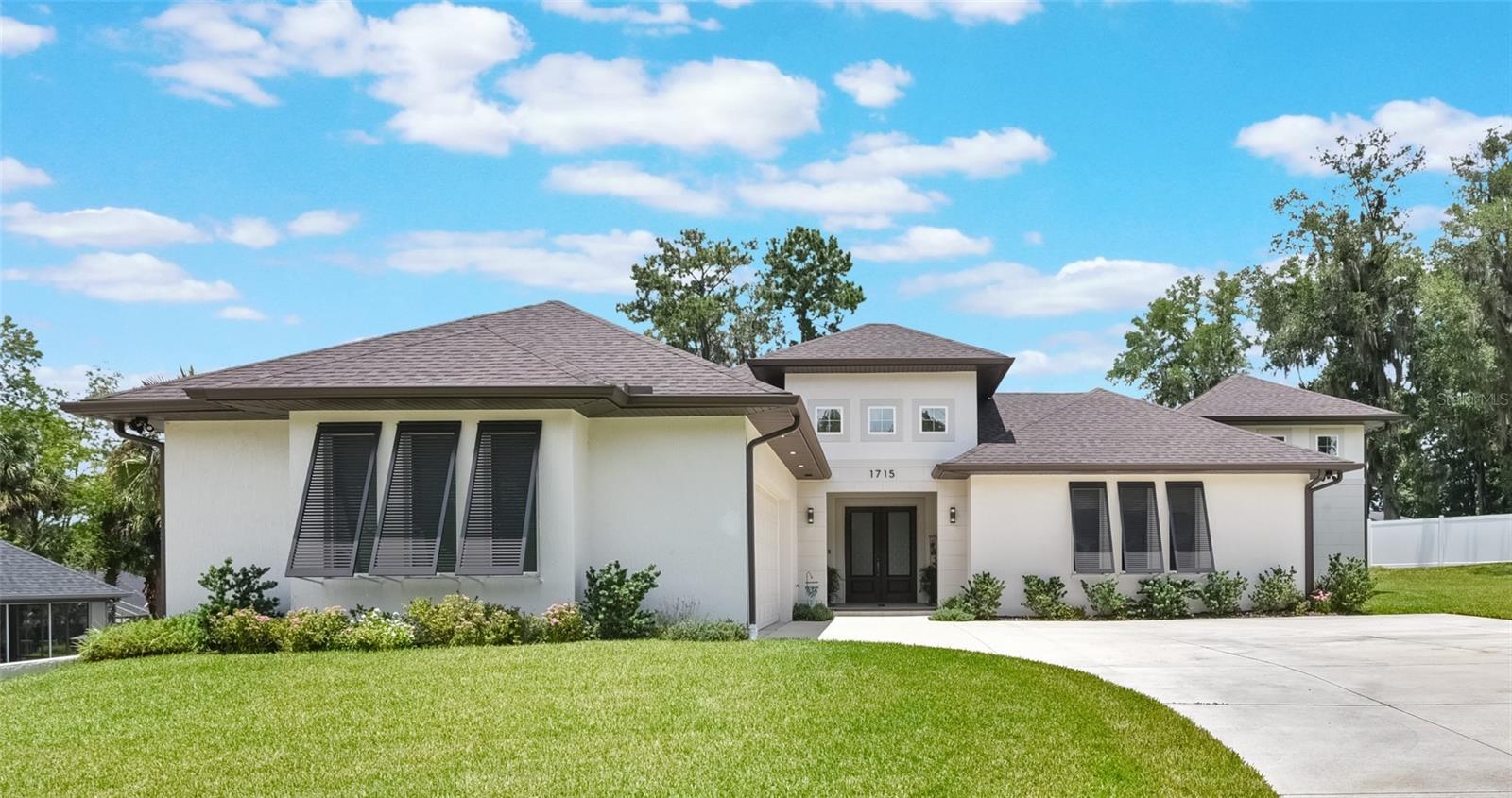 Property Photo: 1715 SW 27 Th Place FL 34471