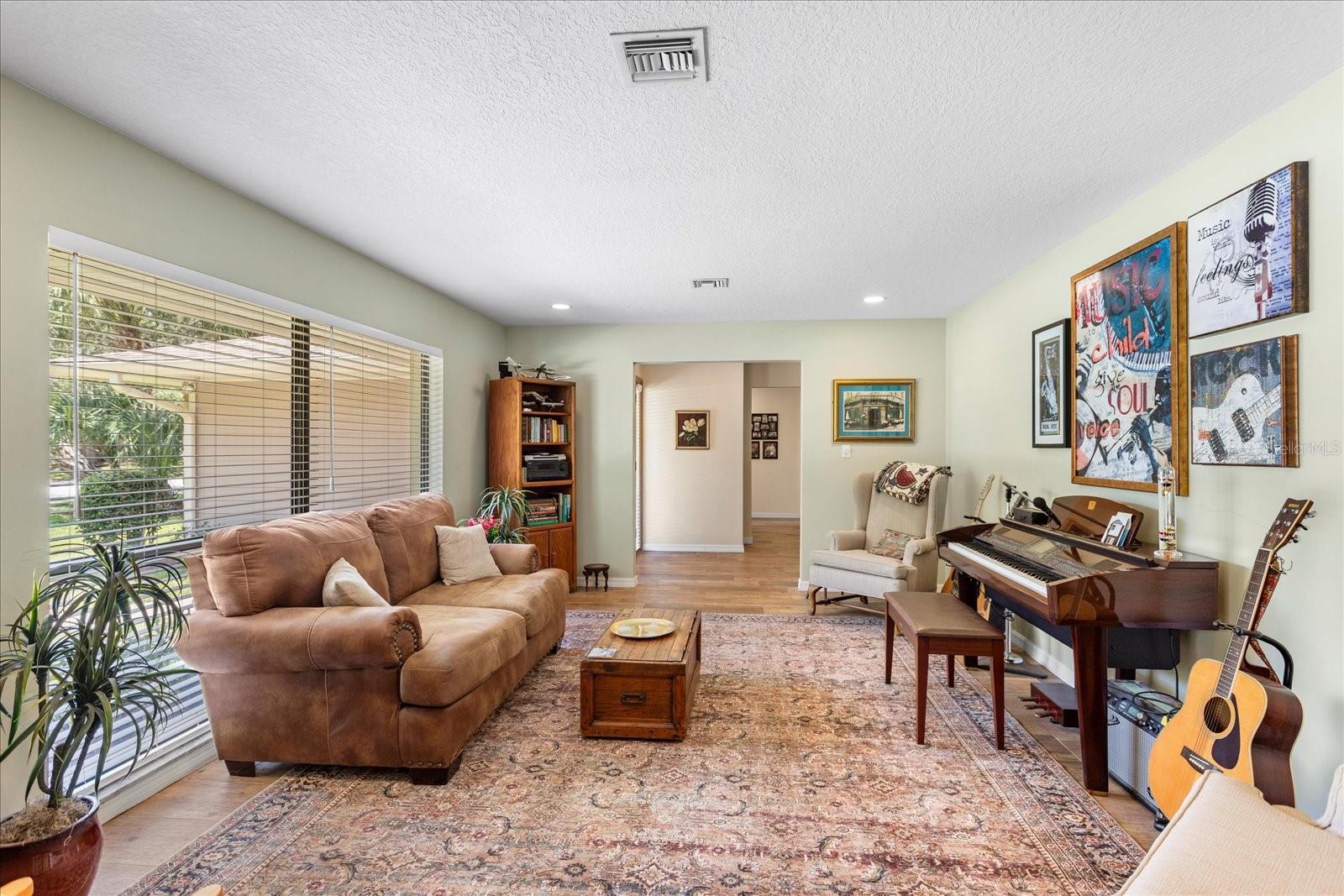 Property Photo: 105 Shadow Lake Drive FL 32779