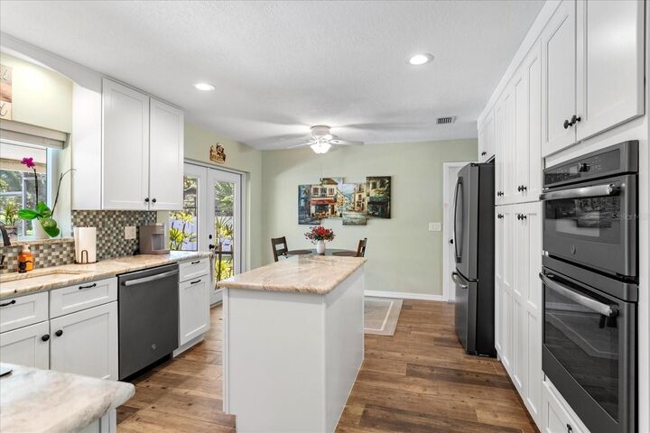 Property Photo: 105 Shadow Lake Drive FL 32779