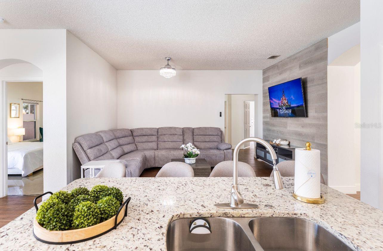 Property Photo: 1041 Jaybee Avenue FL 33897