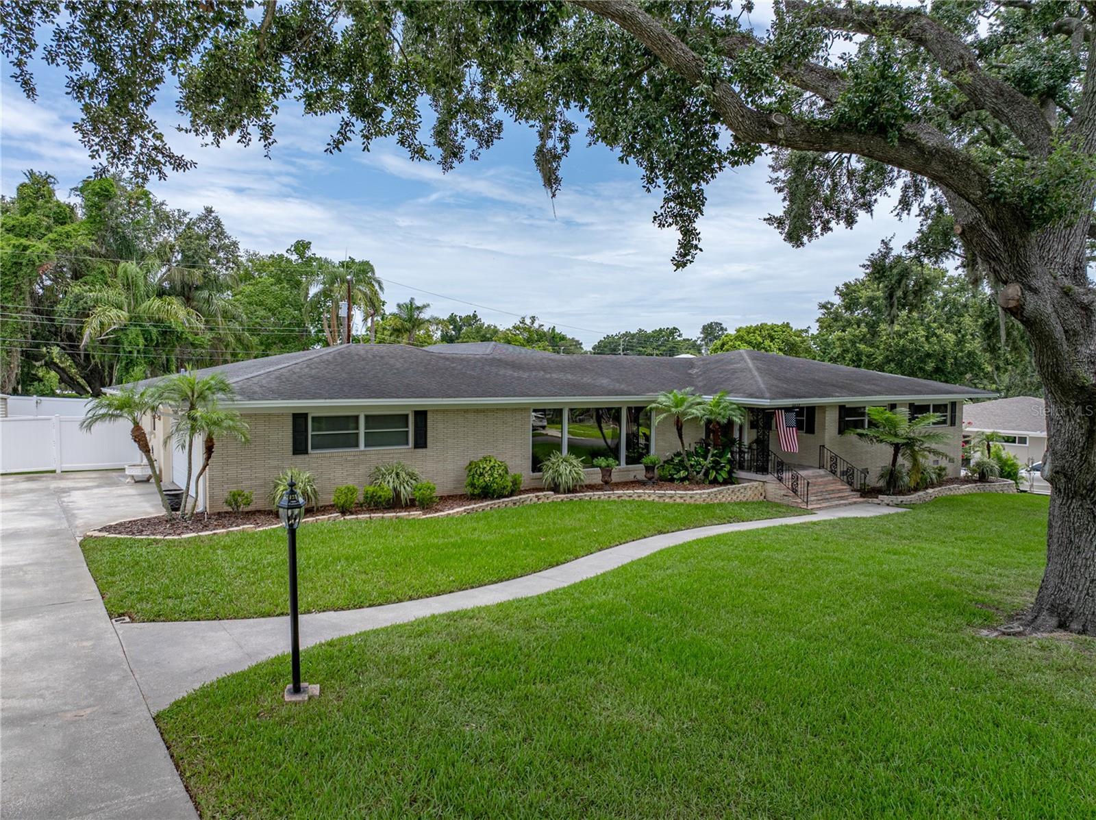 Property Photo: 2213 Woodbine Avenue FL 33803