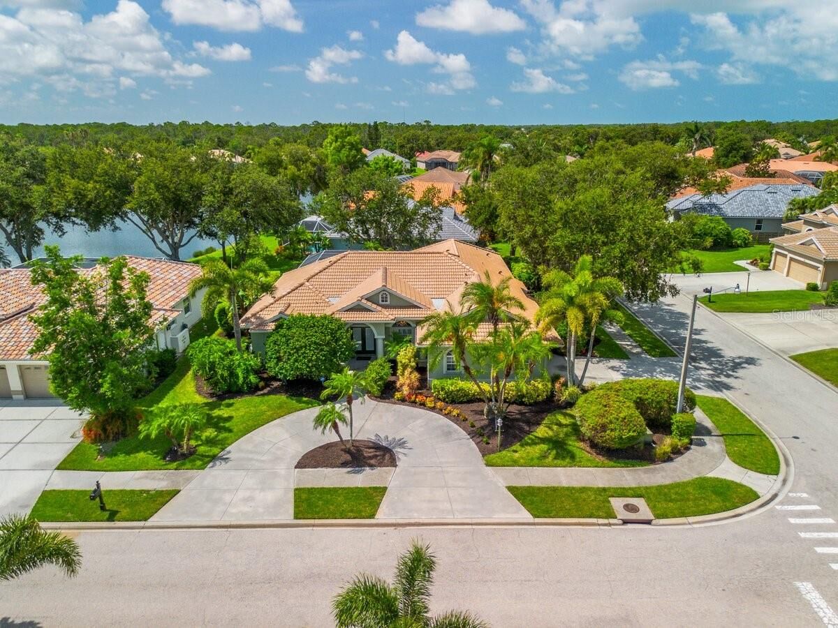 Property Photo:  471 Park Trace Boulevard  FL 34229 