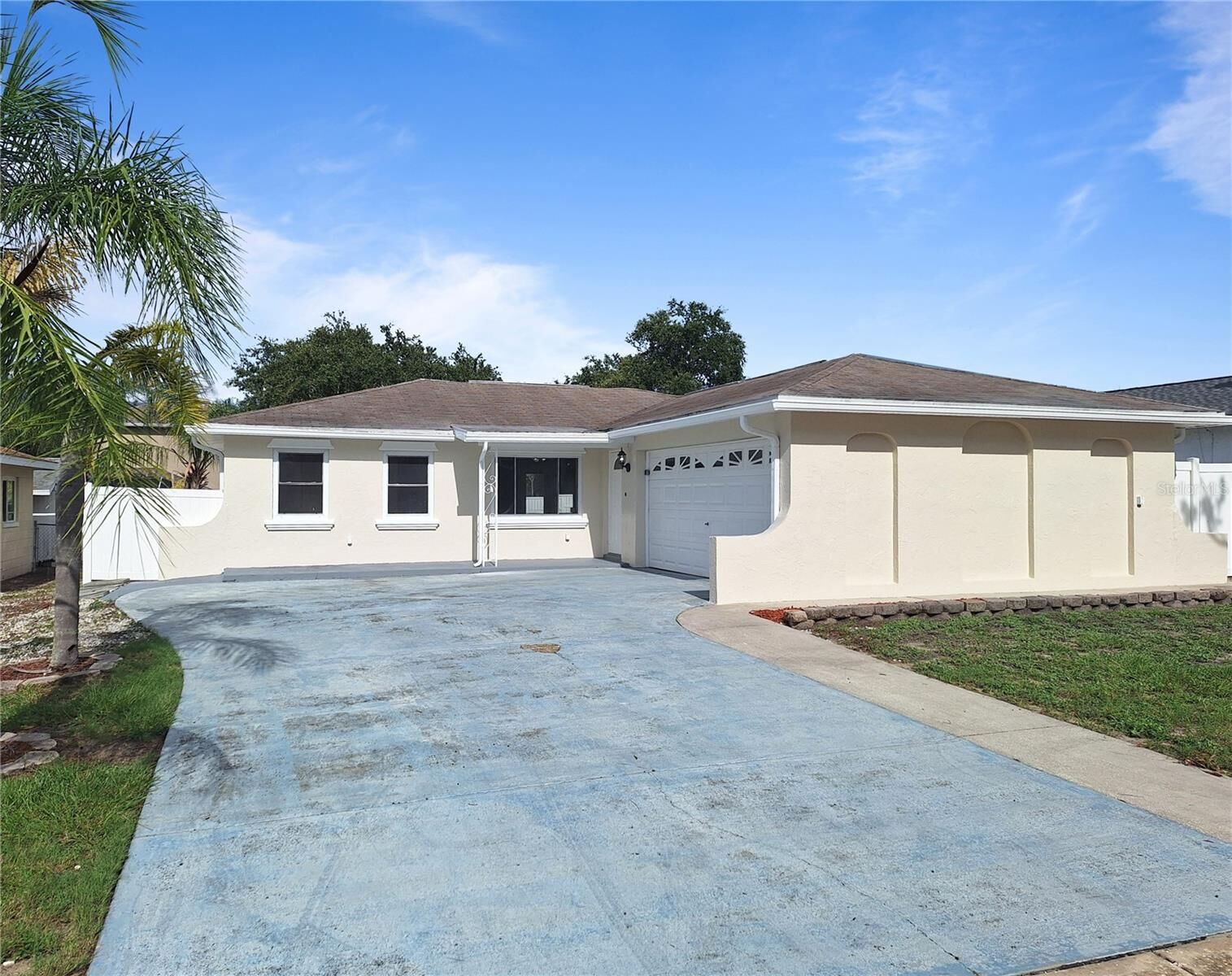 Property Photo: 1611 Cromwell Drive FL 34689