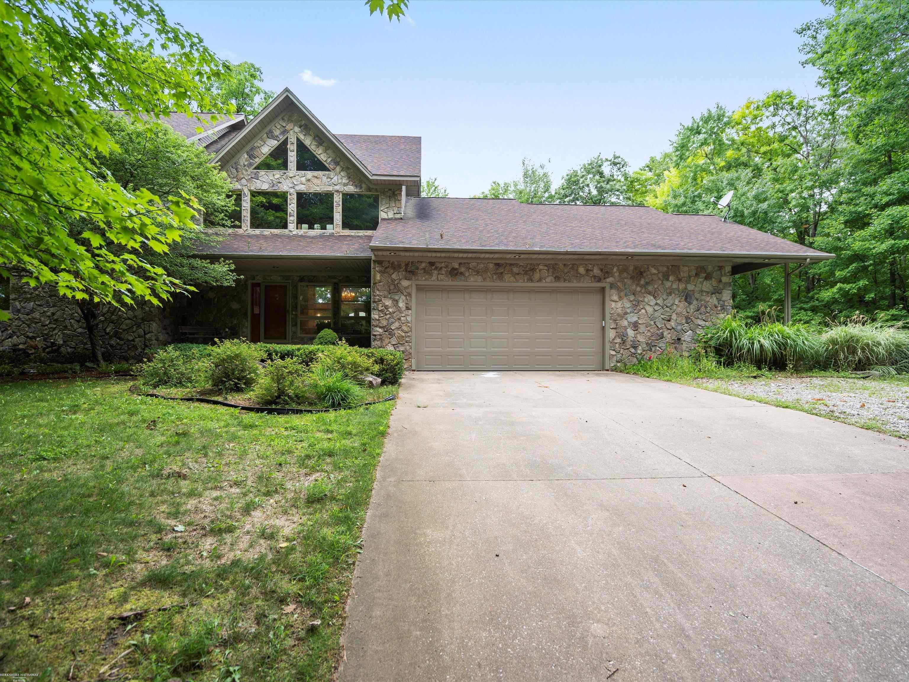2111 Oak Terrace  Ortonville MI 48462 photo