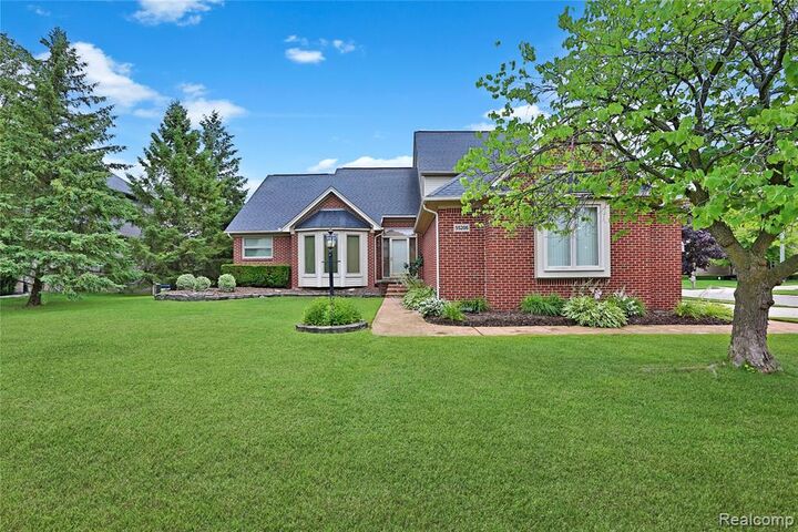 Property Photo:  55206 Leonard Court  MI 48316 5319