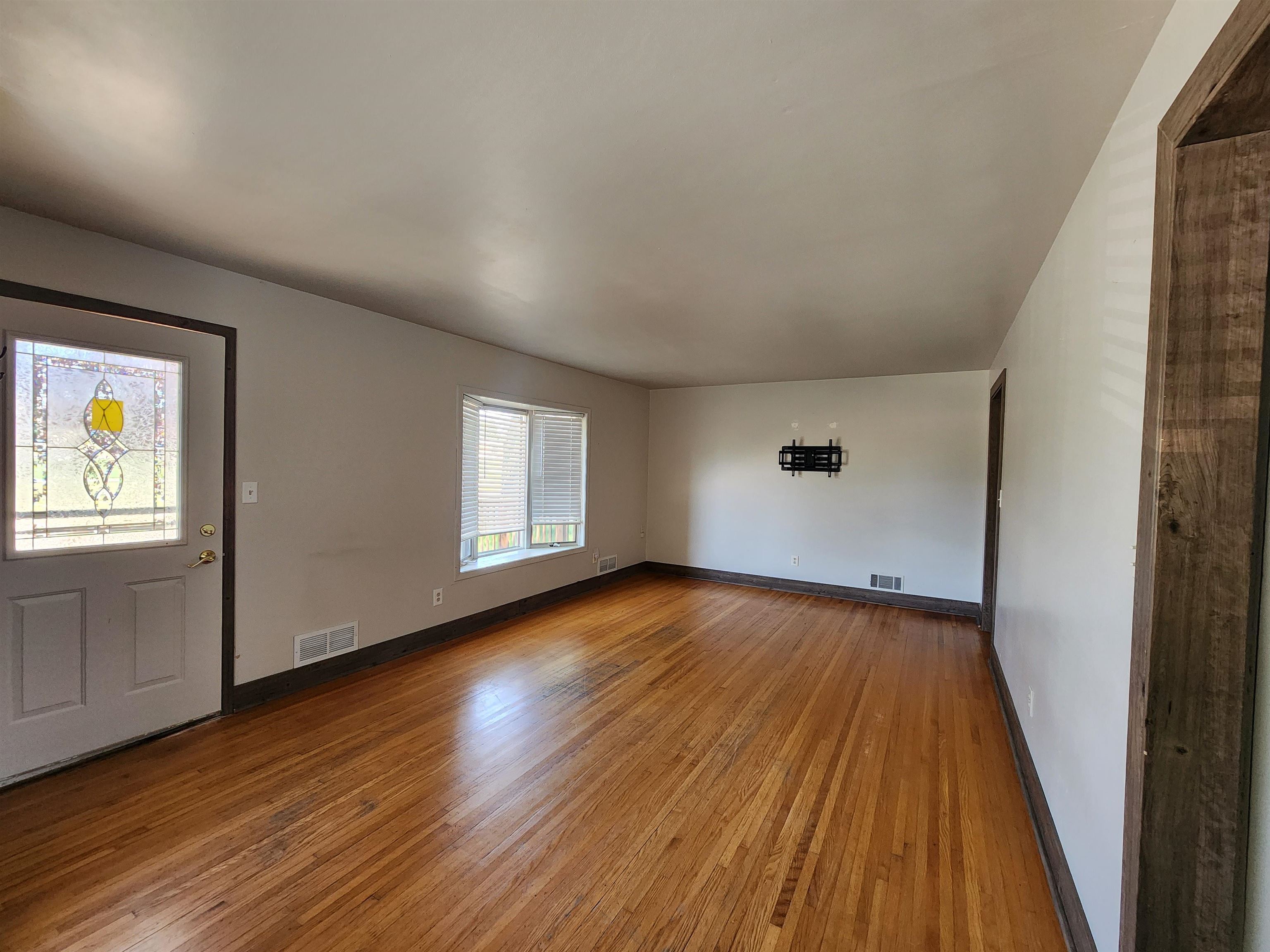 Property Photo: 1721 6th St SW ND 58701