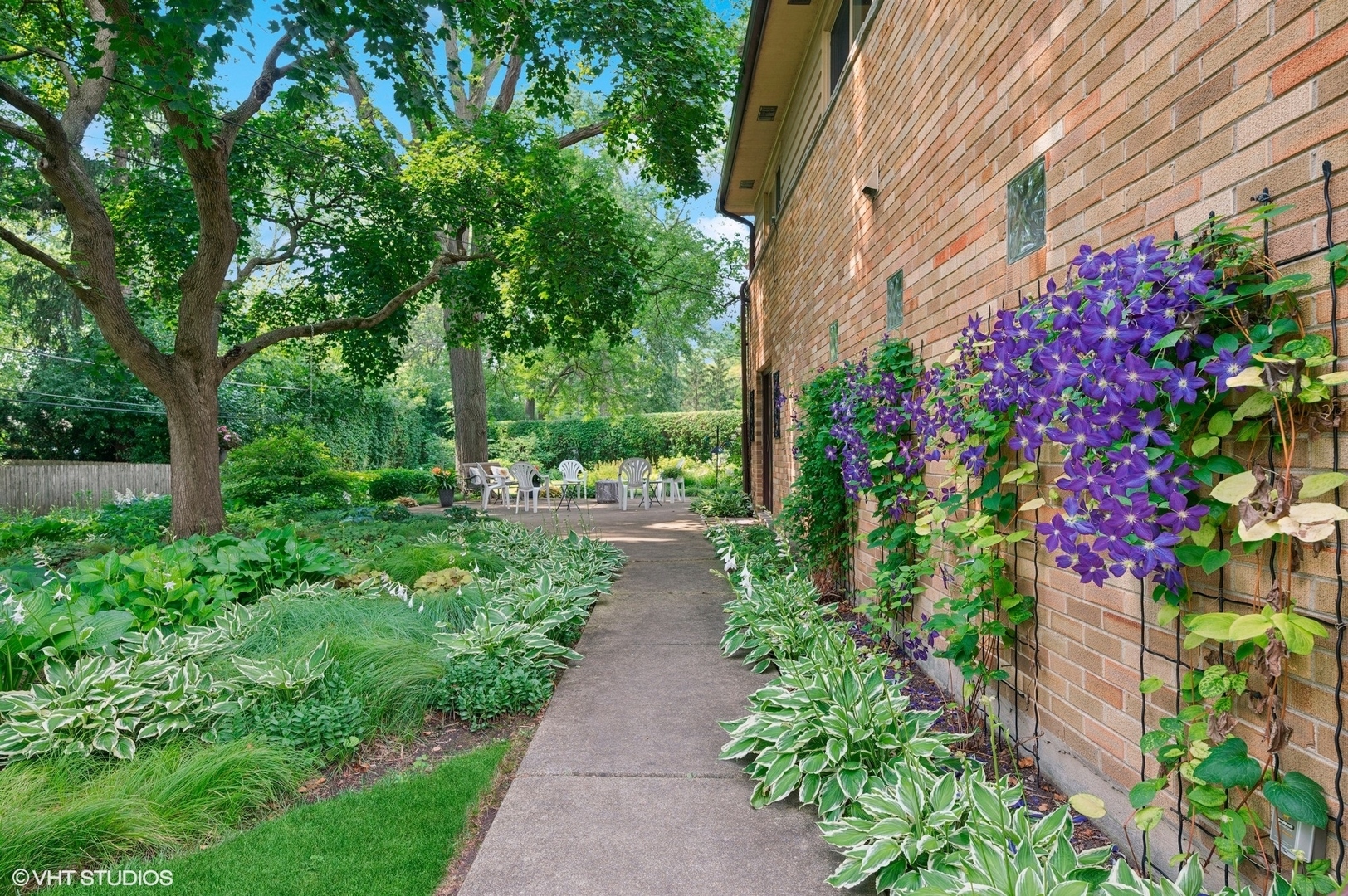 Property Photo: 1622 Village Green Court IL 60015