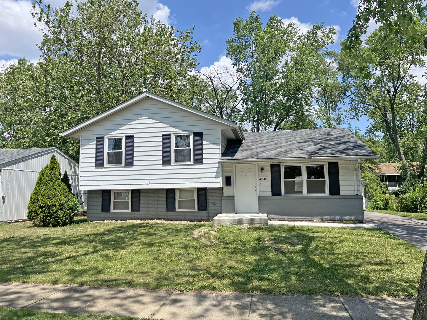 Property Photo:  4240 Greenbrier Lane  IL 60471 