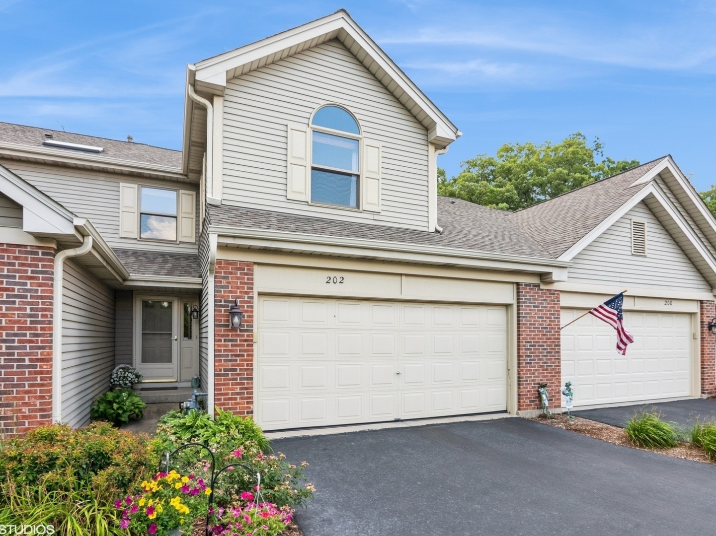 Property Photo:  202 Woodboro Drive  IL 60185 