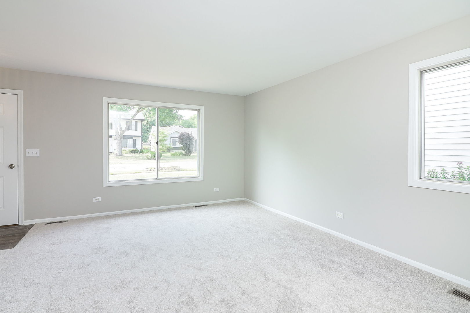Property Photo: 1302 Haverhill Circle IL 60563