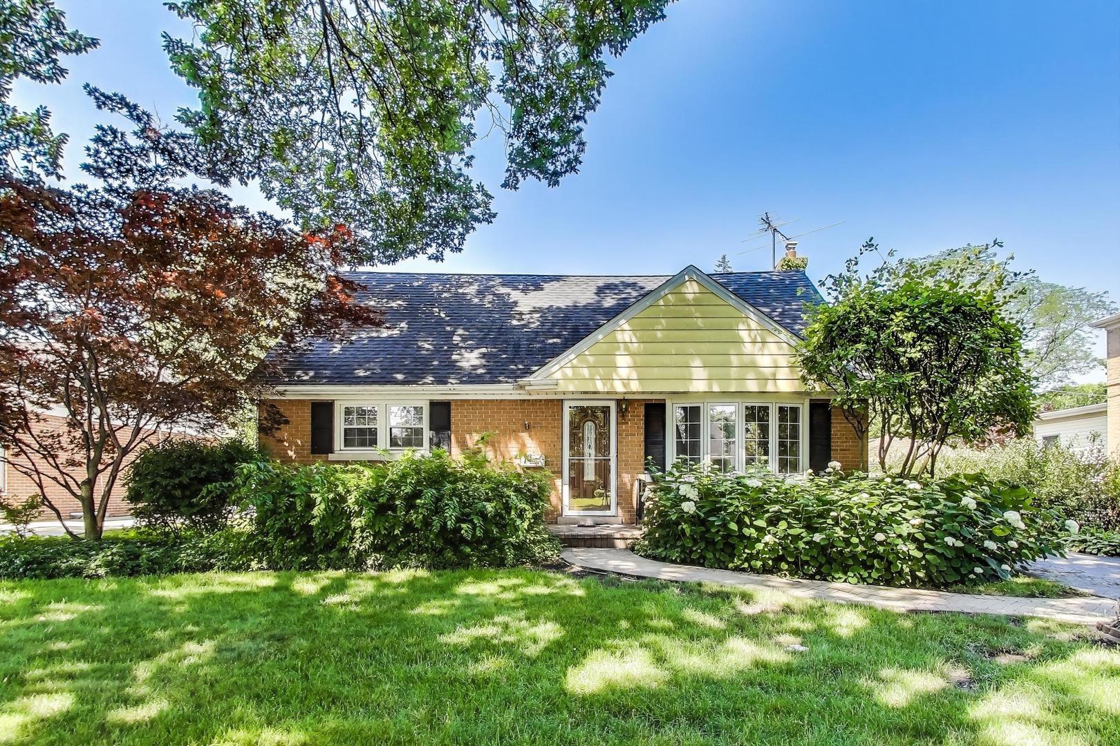 Property Photo: 210 N Russel Street IL 60056