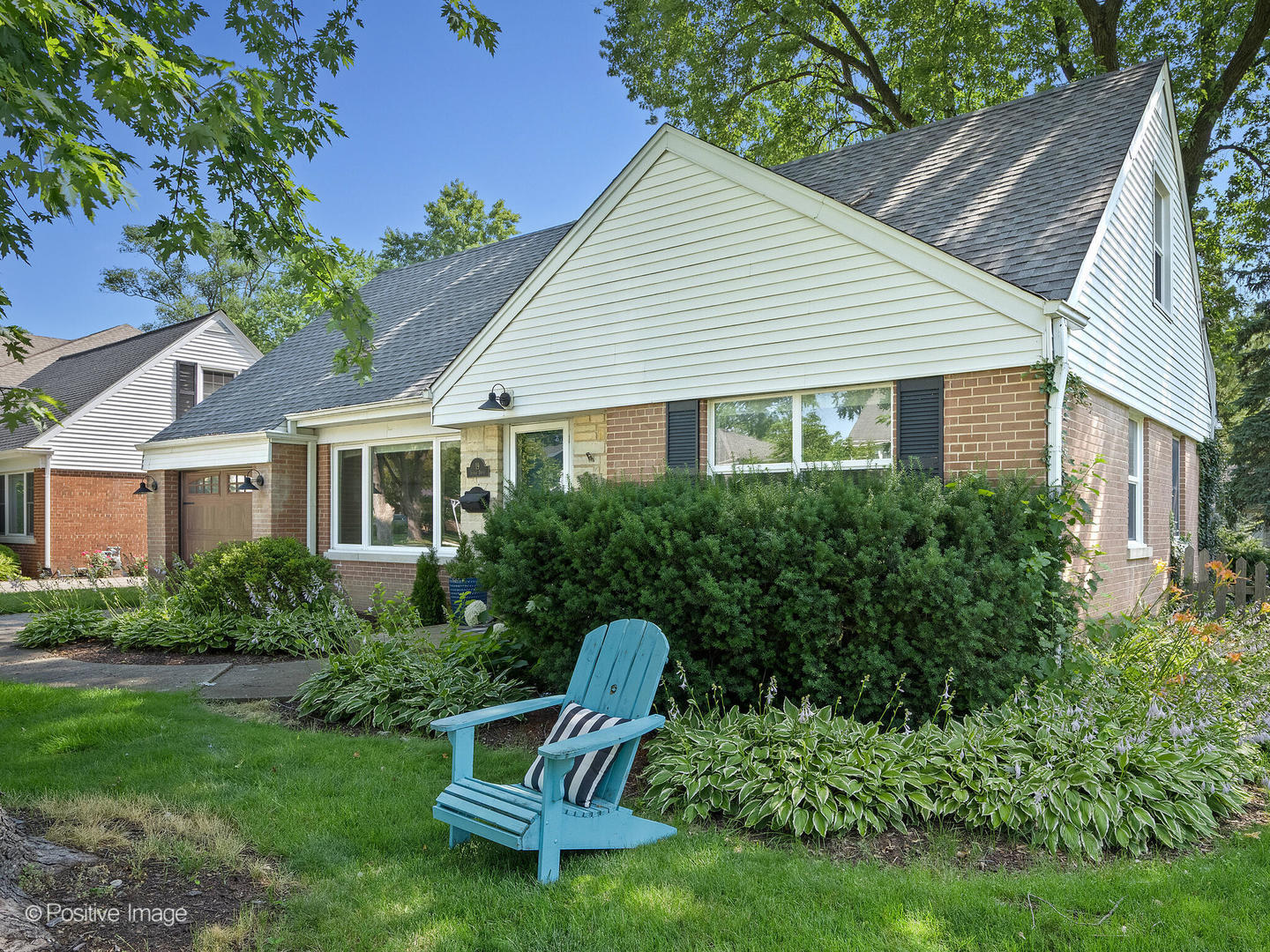 Property Photo: 19 Indian Drive IL 60514