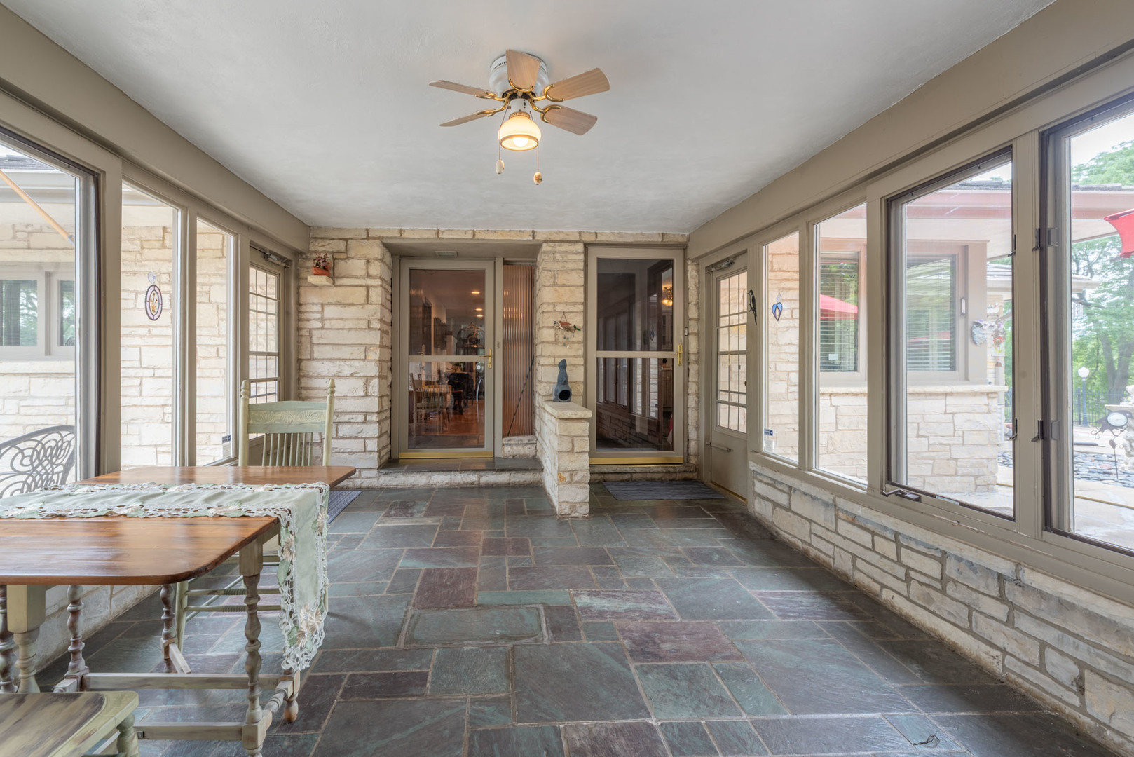 Property Photo: 1090 Roselle Road IL 60067