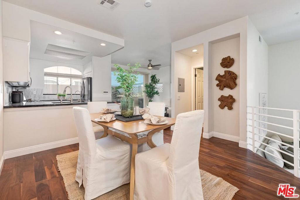 Property Photo:  1630 E Palm Avenue 5  CA 90245 