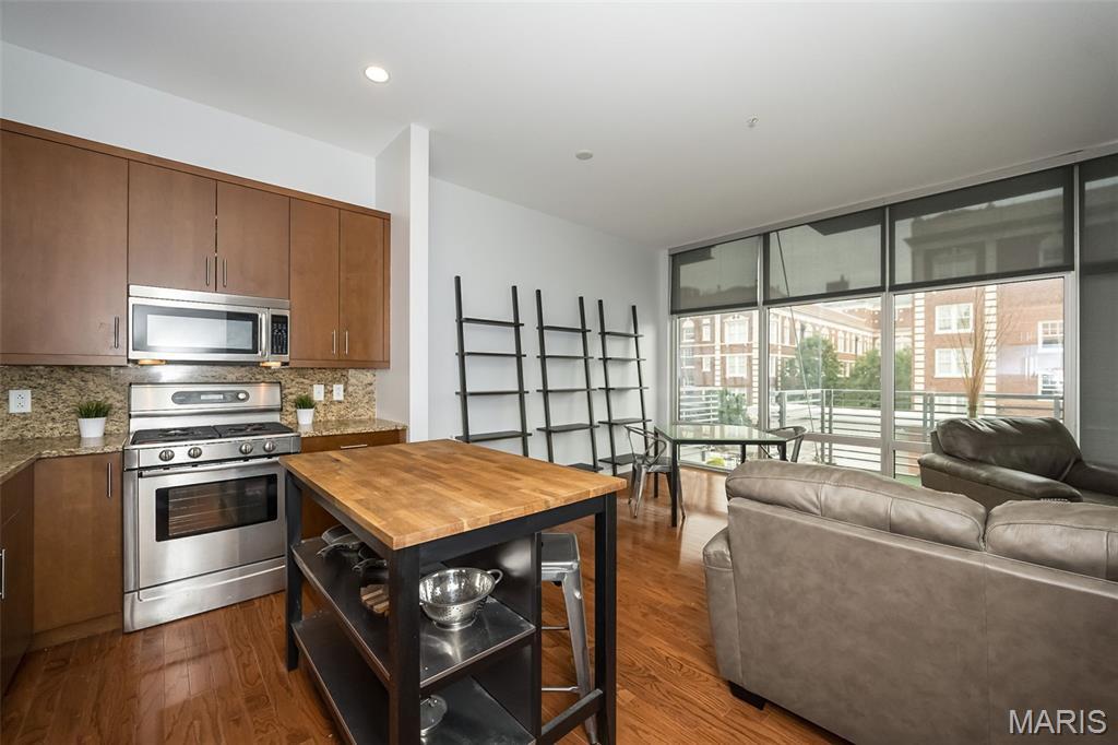 Property Photo: 9 N Euclid Avenue 509 MO 63108