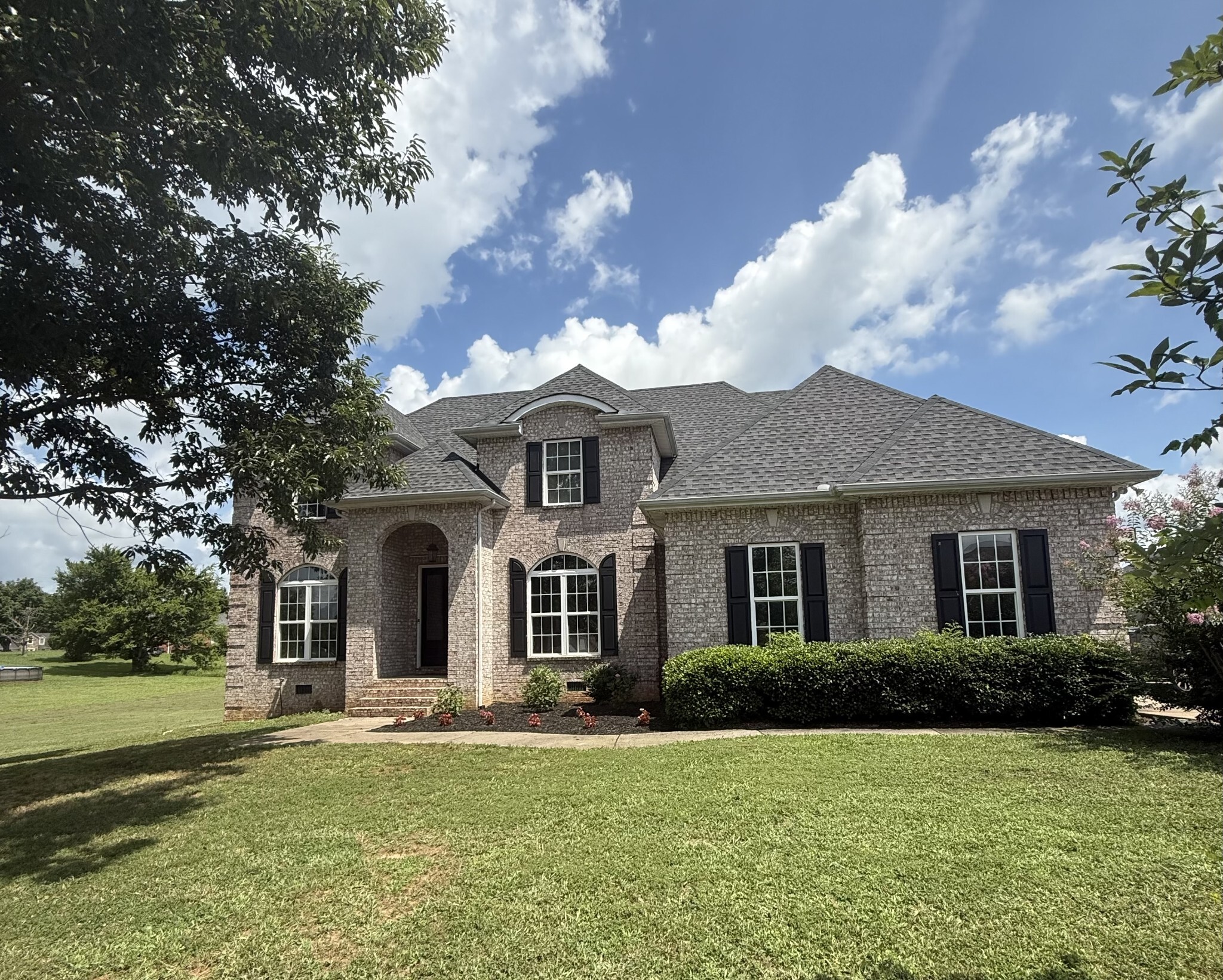 Property Photo:  105 N Point Cir N  TN 37160 