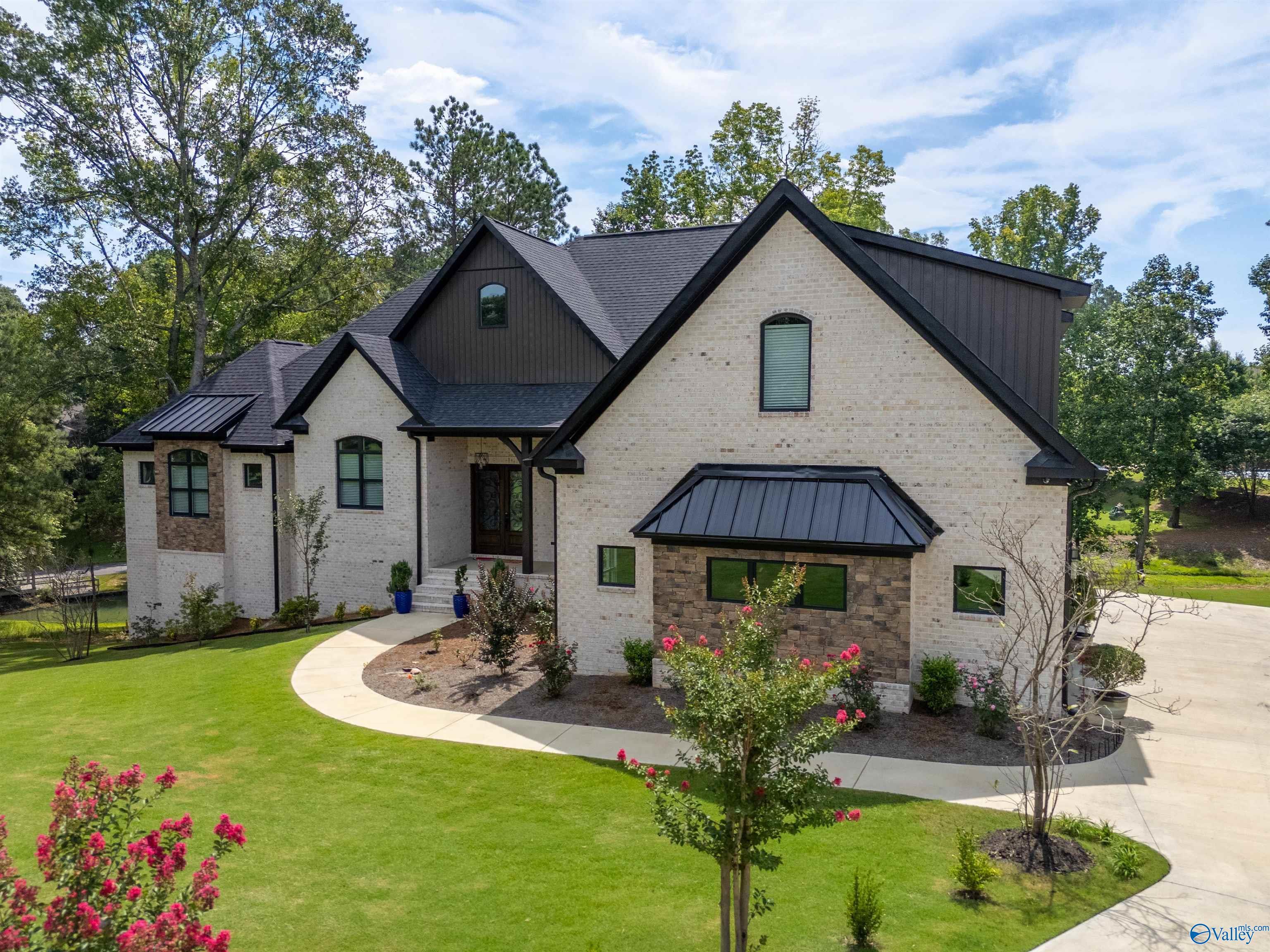 Property Photo: 435 River Ridge Road AL 35901