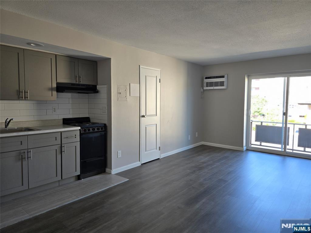Property Photo: 75 Sussex Street 4A NJ 07601